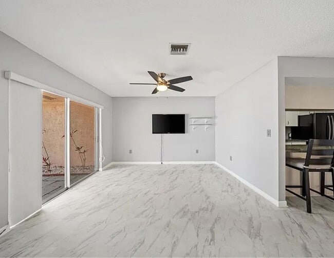 Building Photo - 5428 Larchmont Ct