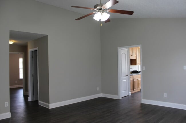 Building Photo - 271 Shadow Ct SW