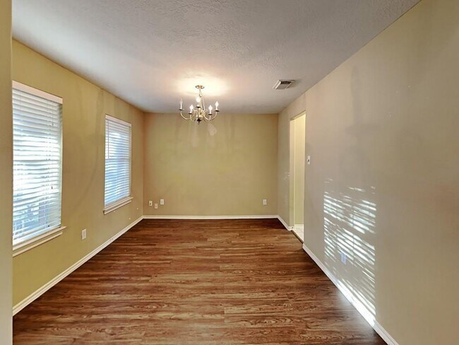 Foto del edificio - 9018 Sterling Point Ln