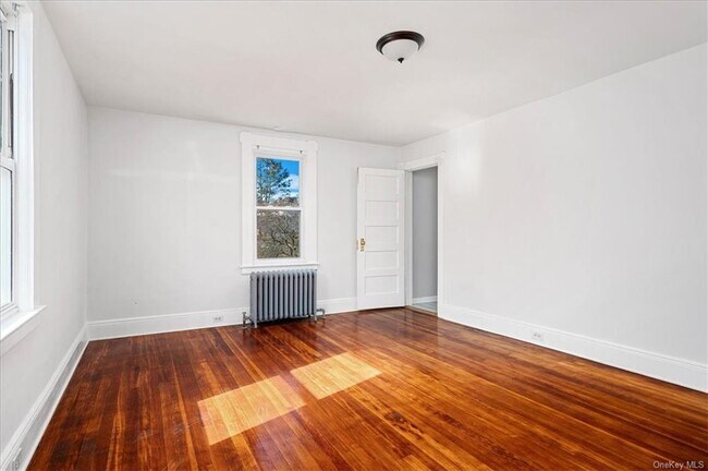 Foto del edificio - 56 Rockdale Ave