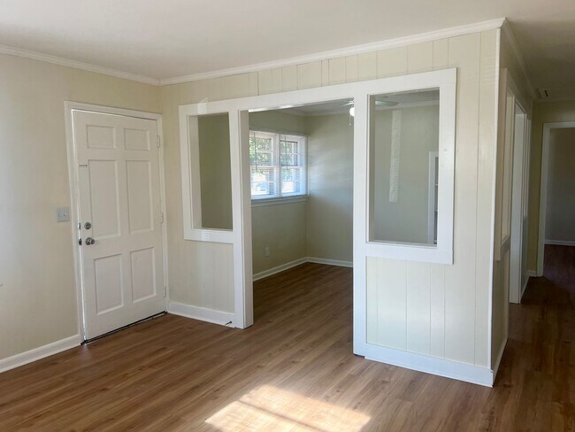 Foto del edificio - Two bedroom, 1 bath house in Burlington