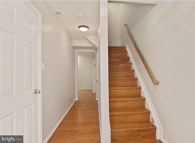 Building Photo - 45556 Lakemont Square