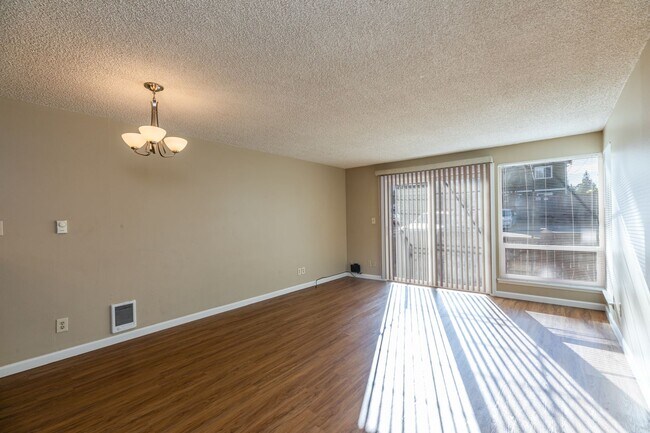 Building Photo - Midvale - Duplex