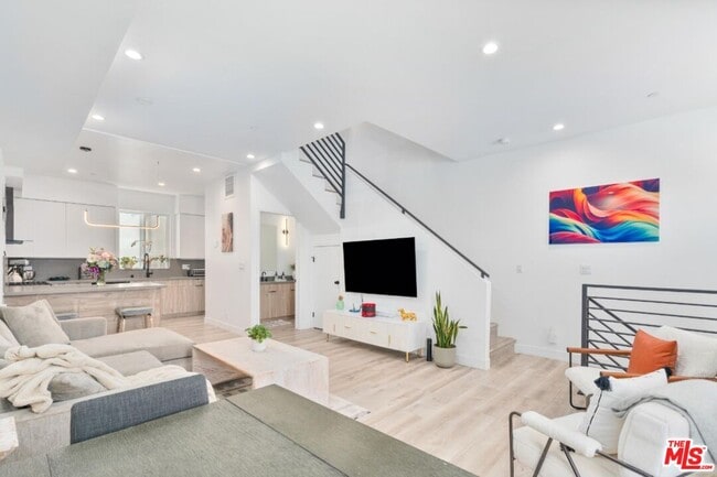 Foto del edificio - 4912 S Centinela Ave