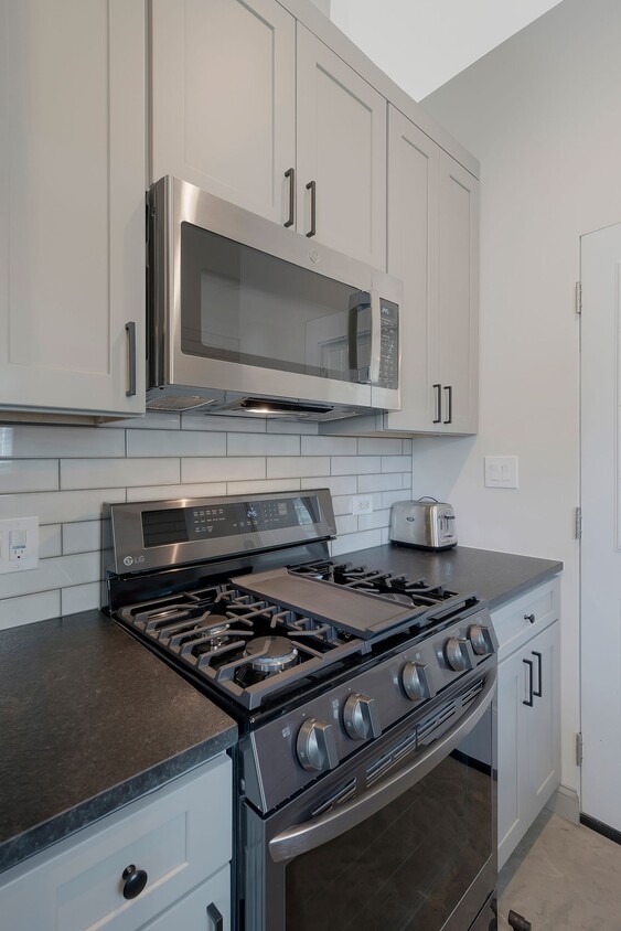 Primary Photo - 1017 Stockell St