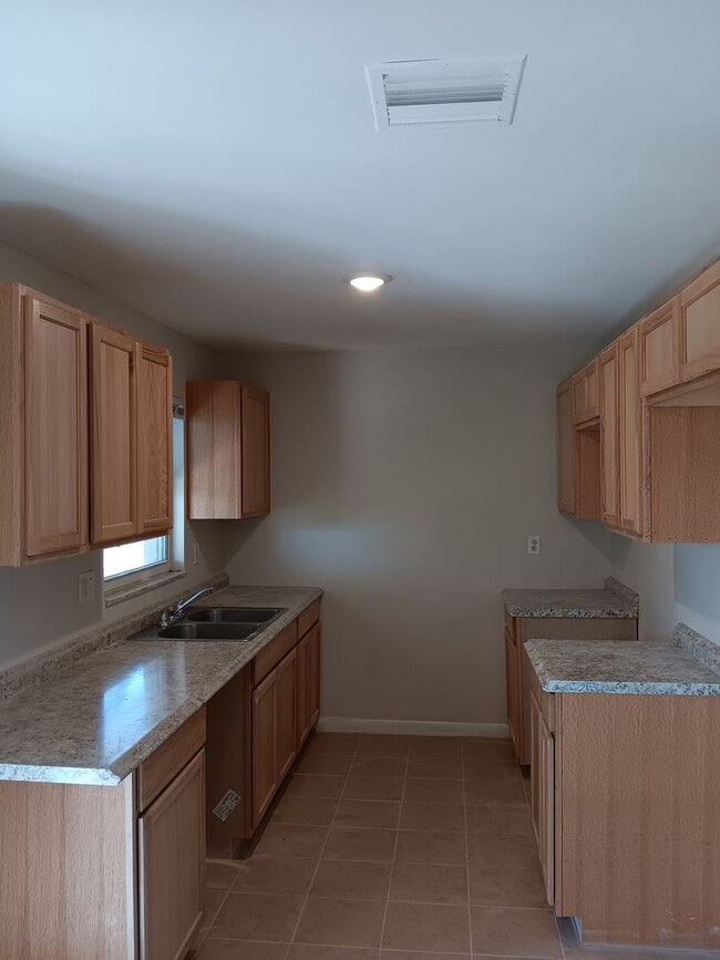 Foto del edificio - 3/2 Pool home available NOW