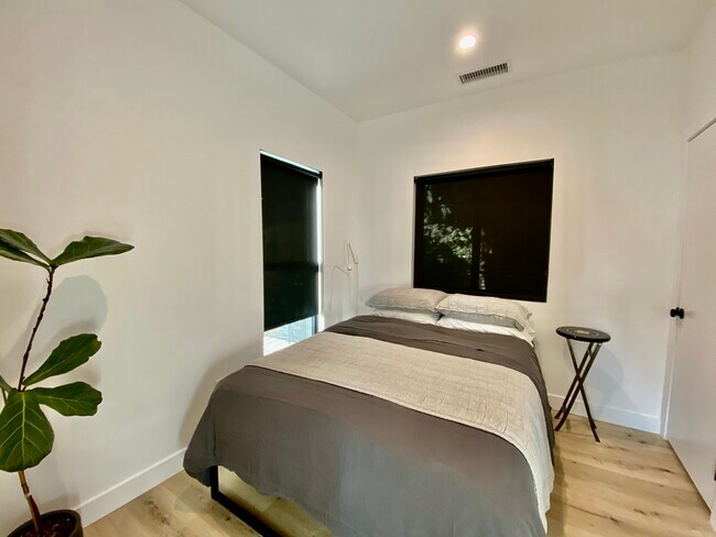 Foto del edificio - 5237 Irvington Pl