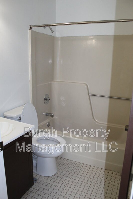 Foto del edificio - 534 Fallowfield Ave
