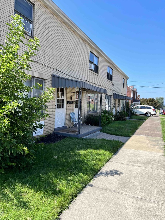 Primary Photo - 701 Broadway Blvd