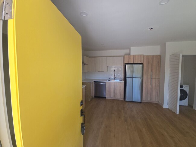 Foto del edificio - 6626 Darby Ave