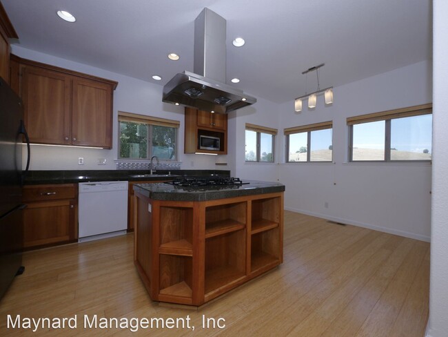 Building Photo - 3 br, 2.5 bath House - 272 California St.