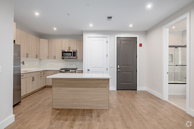 Interior Photo - 684 Main Ave