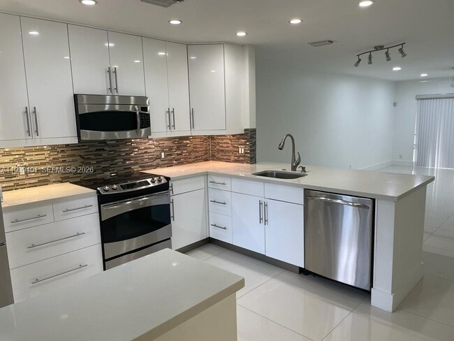 Foto del edificio - 454 Lakeview Dr
