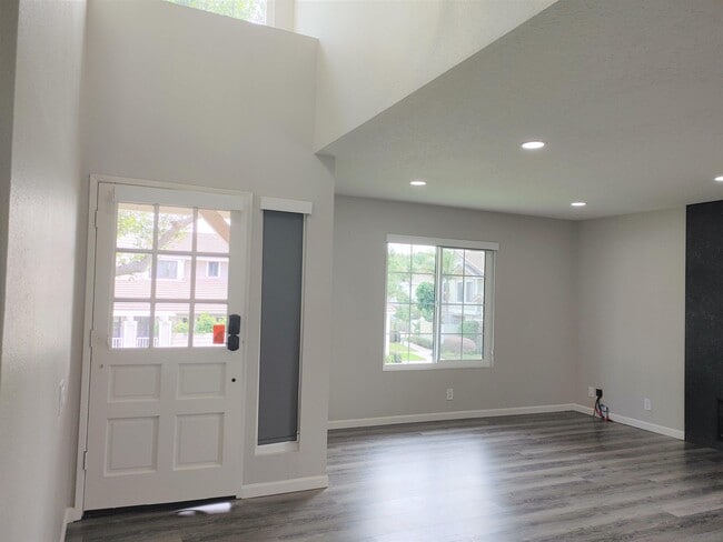 Foto del edificio - 3939 Caminito Del Mar Cove