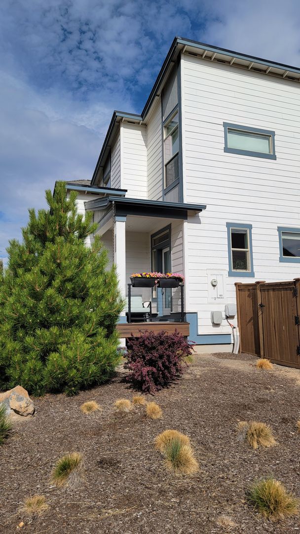 Building Photo - 3 bedroom 2.5 bath home in The Bridges, wi...