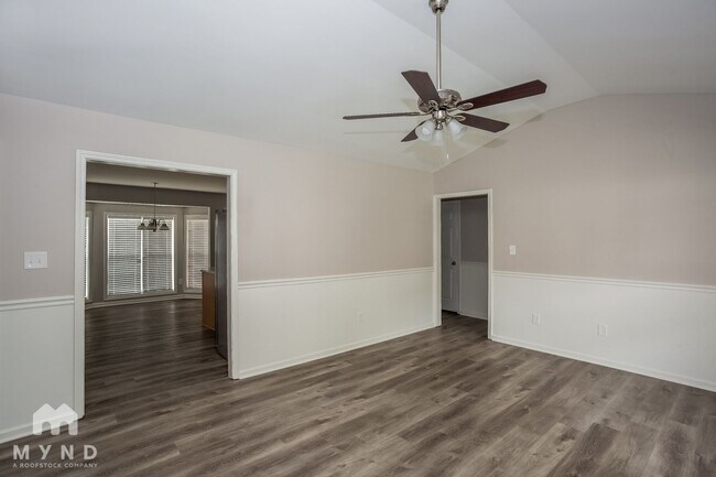 Foto del edificio - 4723 Hendrix Ct