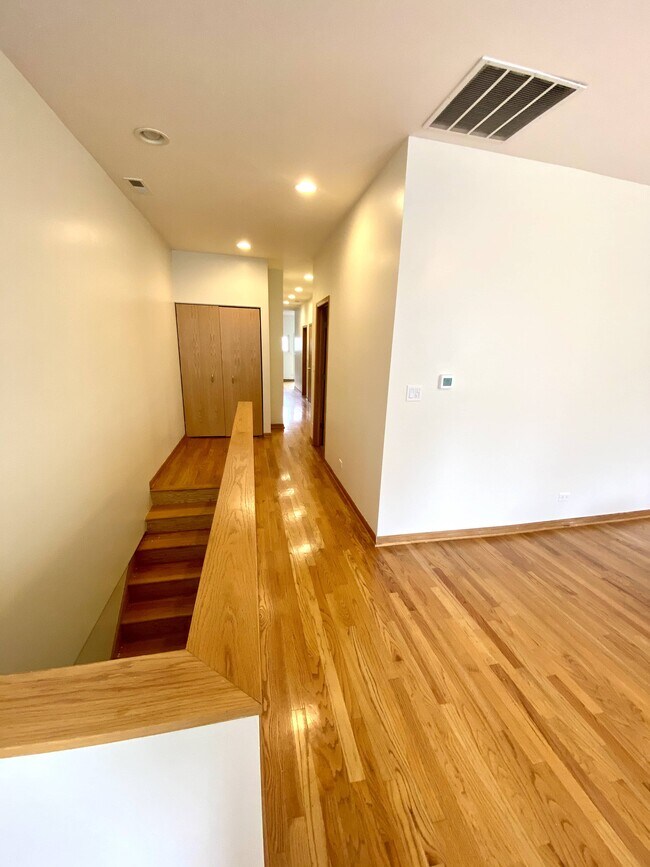 Foto del edificio - 2456 W Moffat St