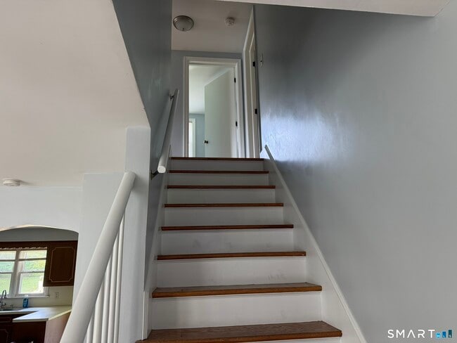 Building Photo - 156 Forest St