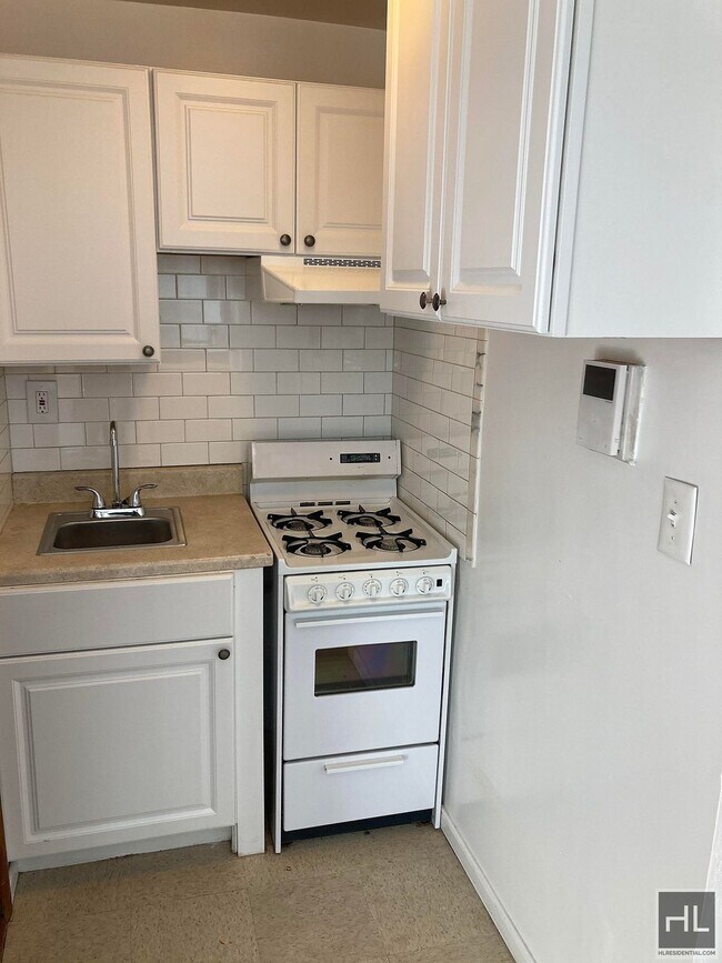 Foto del edificio - NO FEE Studio in Lenox Hill! Won't Stay on...