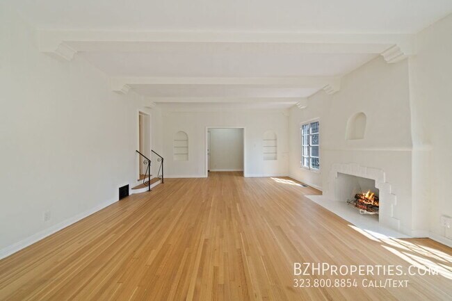 Building Photo - Gorgeous Spanish Duplex In Hancock Park