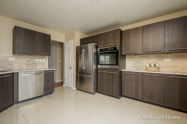 Foto del edificio - 587 Conservatory Ln