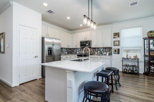 Building Photo - 7702 Royal Oasis Ln