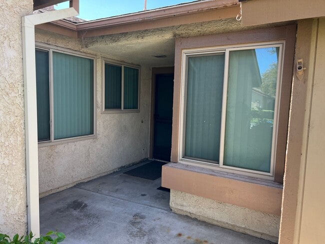 Foto del edificio - Charming & Modern Capri Model Home for Rent in Leisure Village