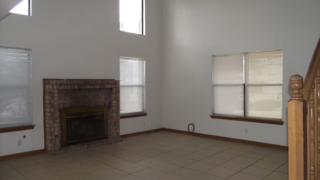 Foto del edificio - Northeast El Paso 3 Bed Refrig A/C by Fran...