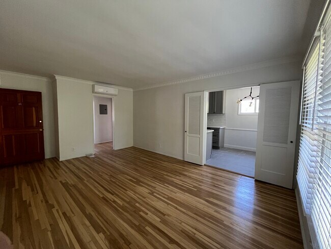 Foto del edificio - 3359 Rowena Ave