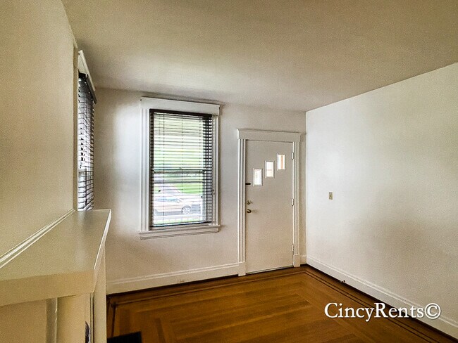 Building Photo - 2800 Observatory Ave