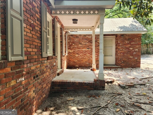 Building Photo - 4120 Fairview Dr