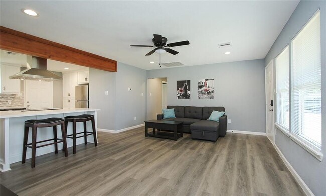 Foto del edificio - 8103 Marcy Dr