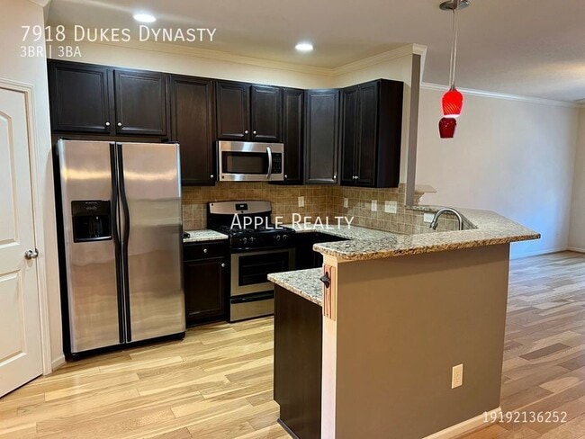 Foto del edificio - 7918 Dukes Dynasty Dr