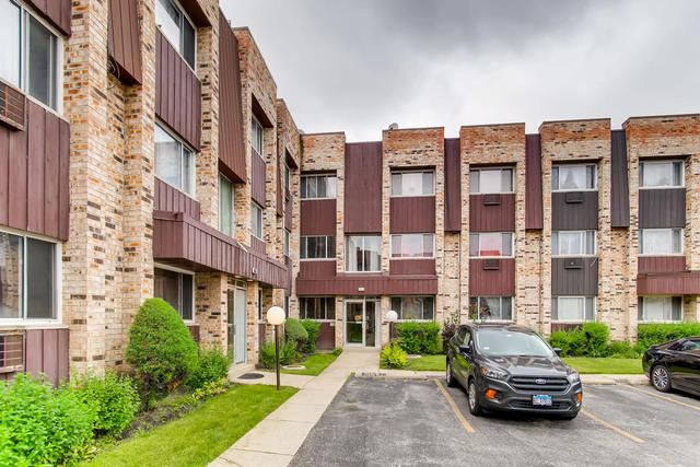 Foto principal - 8637 1/2 W Foster Ave