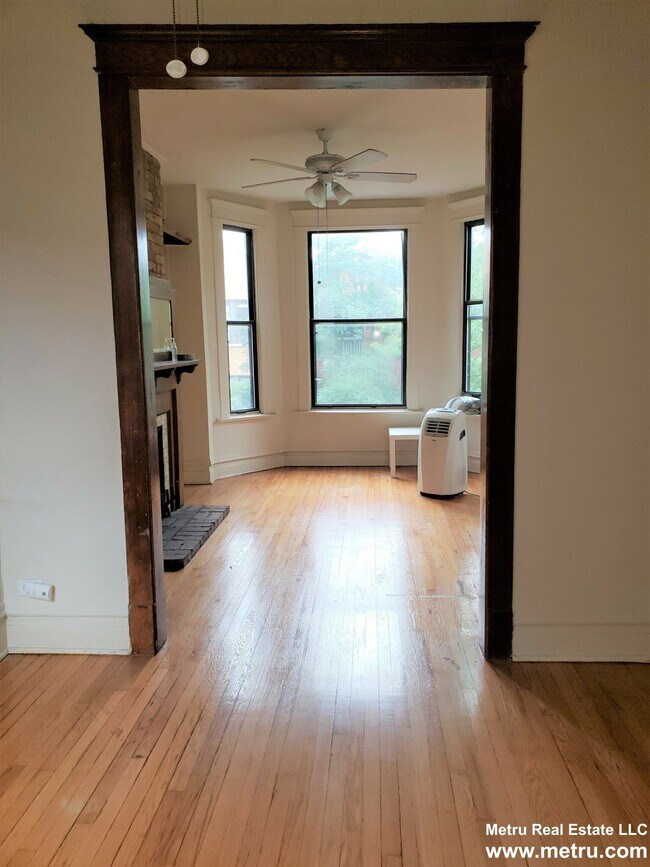 Foto del edificio - 836 W Cornelia Ave