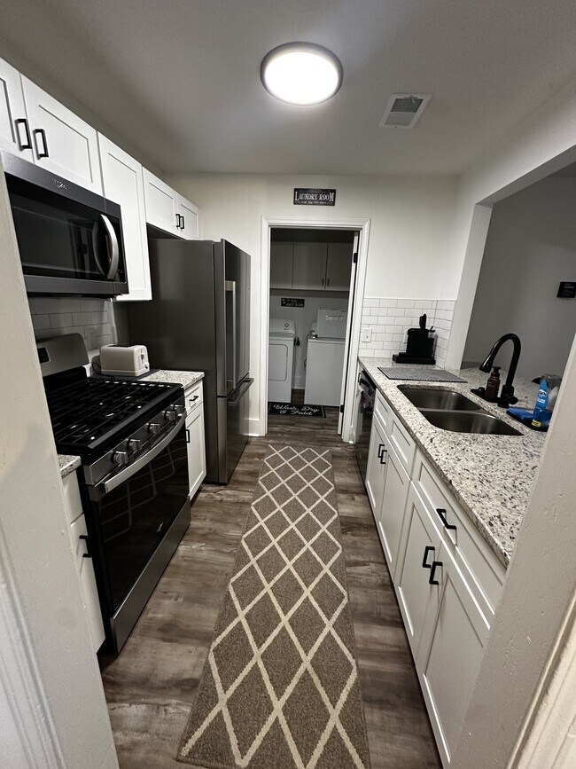 Foto del edificio - 4013 Hawthorne Cir