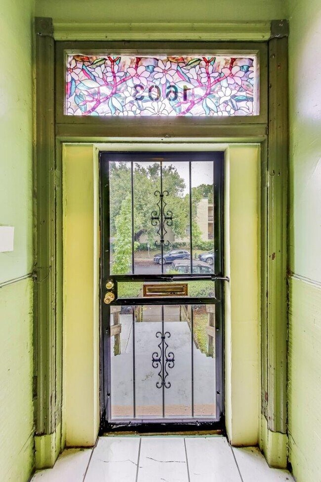 Foto del edificio - 1603 C St SE