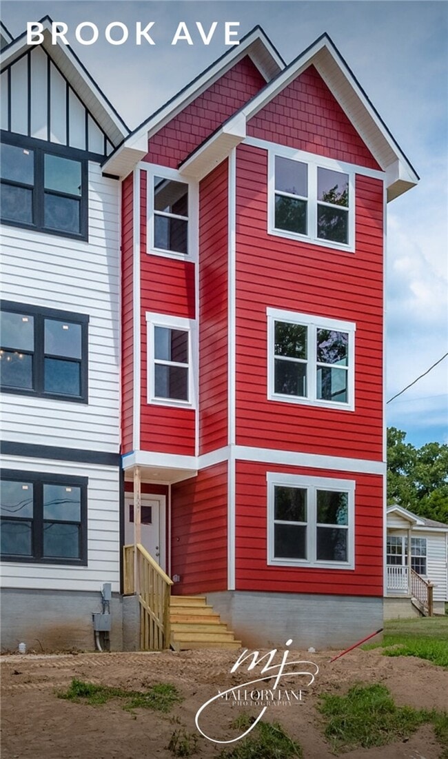 Building Photo - 1567 Brooks Ave
