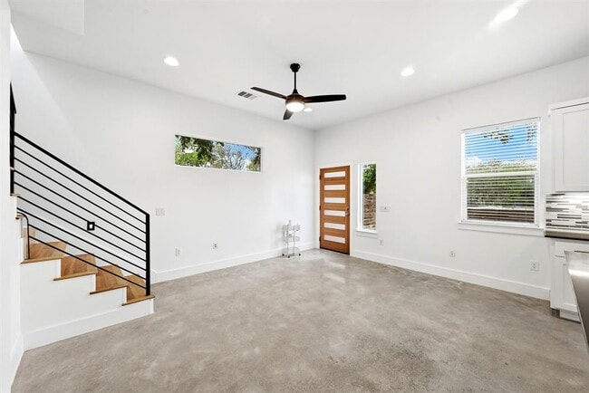 Building Photo - 6213 Felix Ave