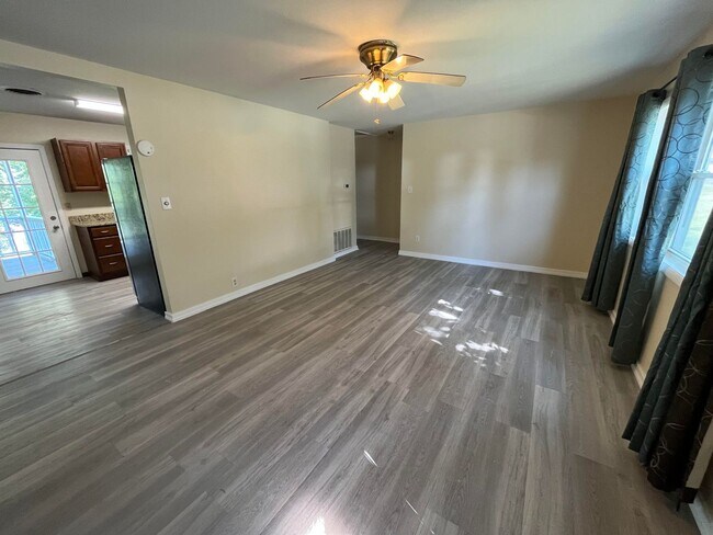 Building Photo - 2/2.5 Home in the Heart of Batesville