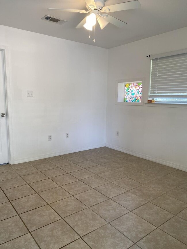 Building Photo - Available NOW! *PET FRIENDLY*