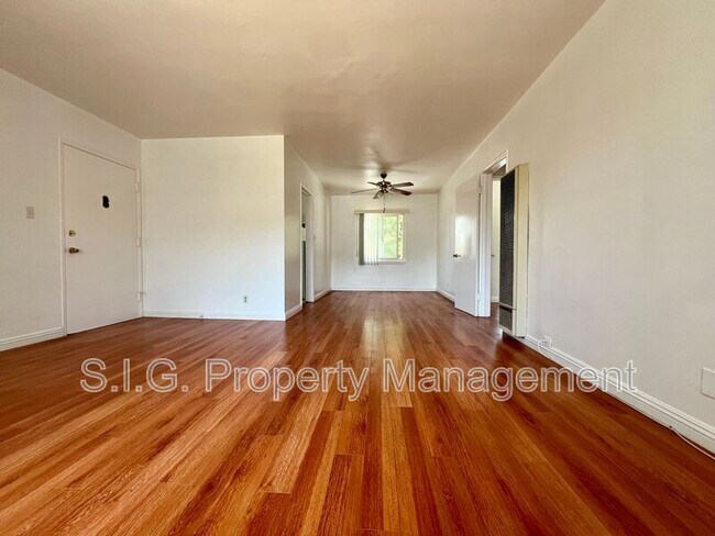 Building Photo - 723 E Chevy Chase Dr