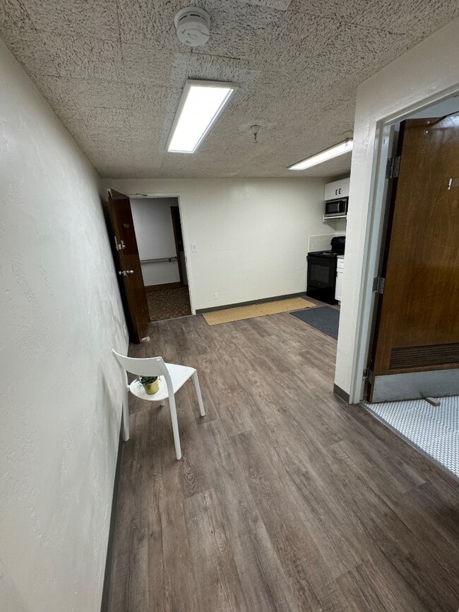 Building Photo - 460 W 600 N