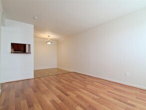 Building Photo - 8100 Creekbend Dr