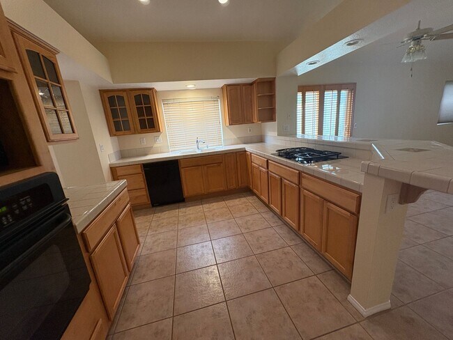 Building Photo - Beautiful Single-Story 3 Bedroom, 2 bath Home with Solar in Desirable East Highlands Ranch!