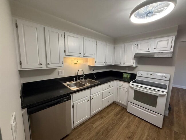 Building Photo - 510 Child St