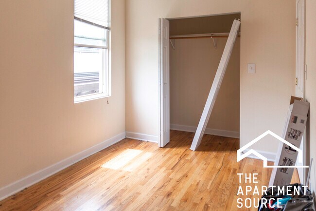 Building Photo - 3418 N Janssen Ave