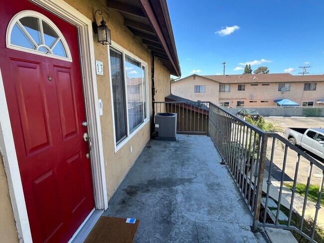 Foto del edificio - 3 bedroom 2nd floor unit