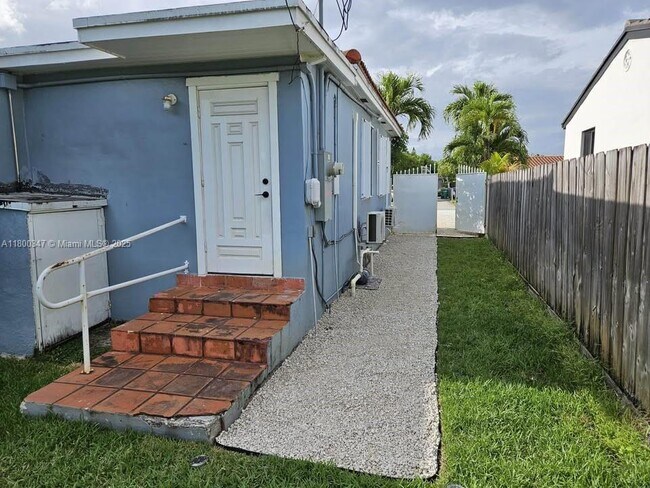 Foto del edificio - 6860 SW 27th St