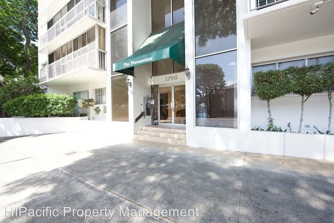 Building Photo - 1710 Punahou St